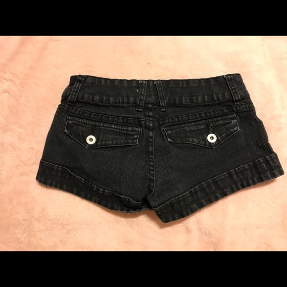 Black shorts - Picture 2 of 3
